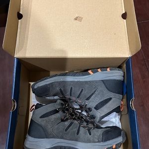 MAGELLAN OUTDOORS waterproof leather hiking boot size 5D